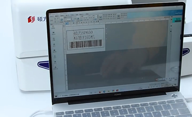 標牌機怎么使用光銀拉絲貼紙打印的